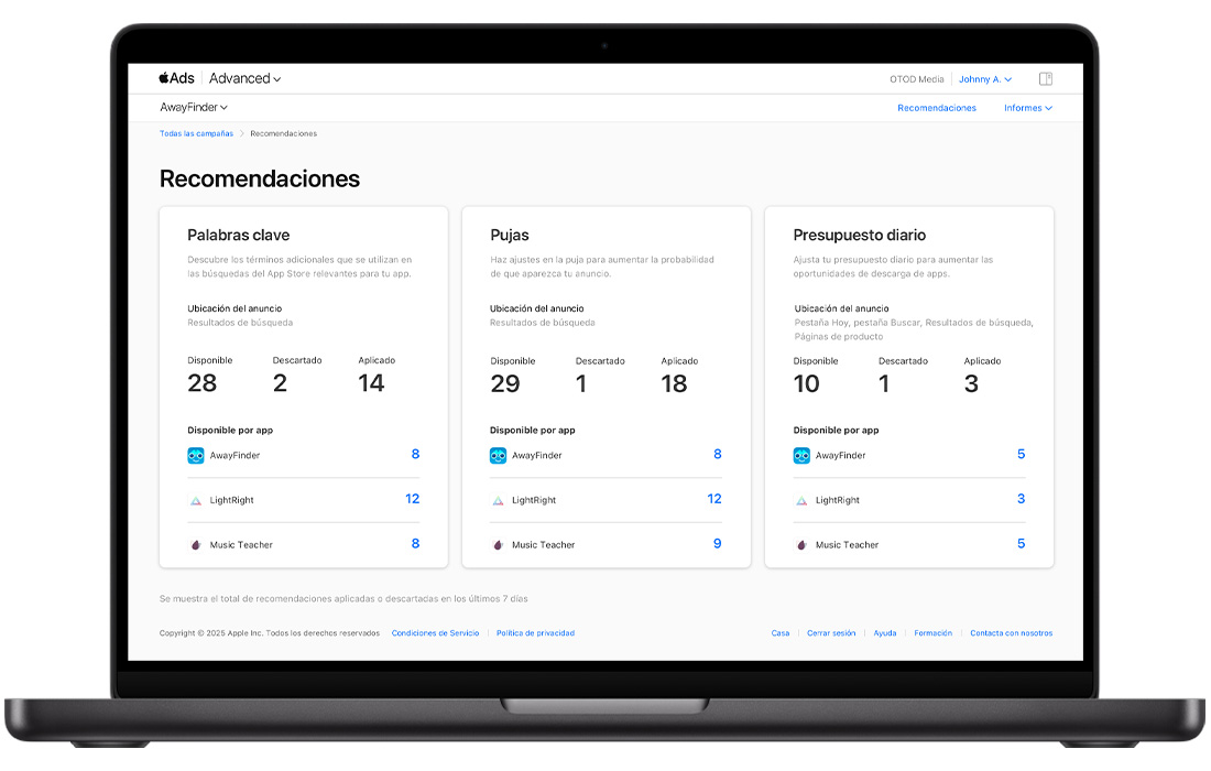 La página Recomendaciones de Apple Ads muestra recomendaciones organizadas por palabras clave, pujas y presupuesto diario. Cada sección muestra cuántas recomendaciones están disponibles, descartadas y aplicadas, y luego cuántas recomendaciones están disponibles por app.