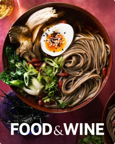 Das Cover von Food & Wine mit dem Bild einer Ramen-Nudelschüssel.